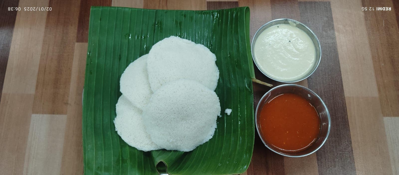 Idly with chutney (4 pieces)
